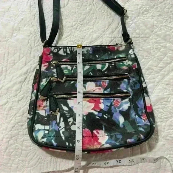 APT. 9 Women's Floral‎ Crossbody Handbag Triple Front Zip Pckts Faux Leather - Picture 3 of 5